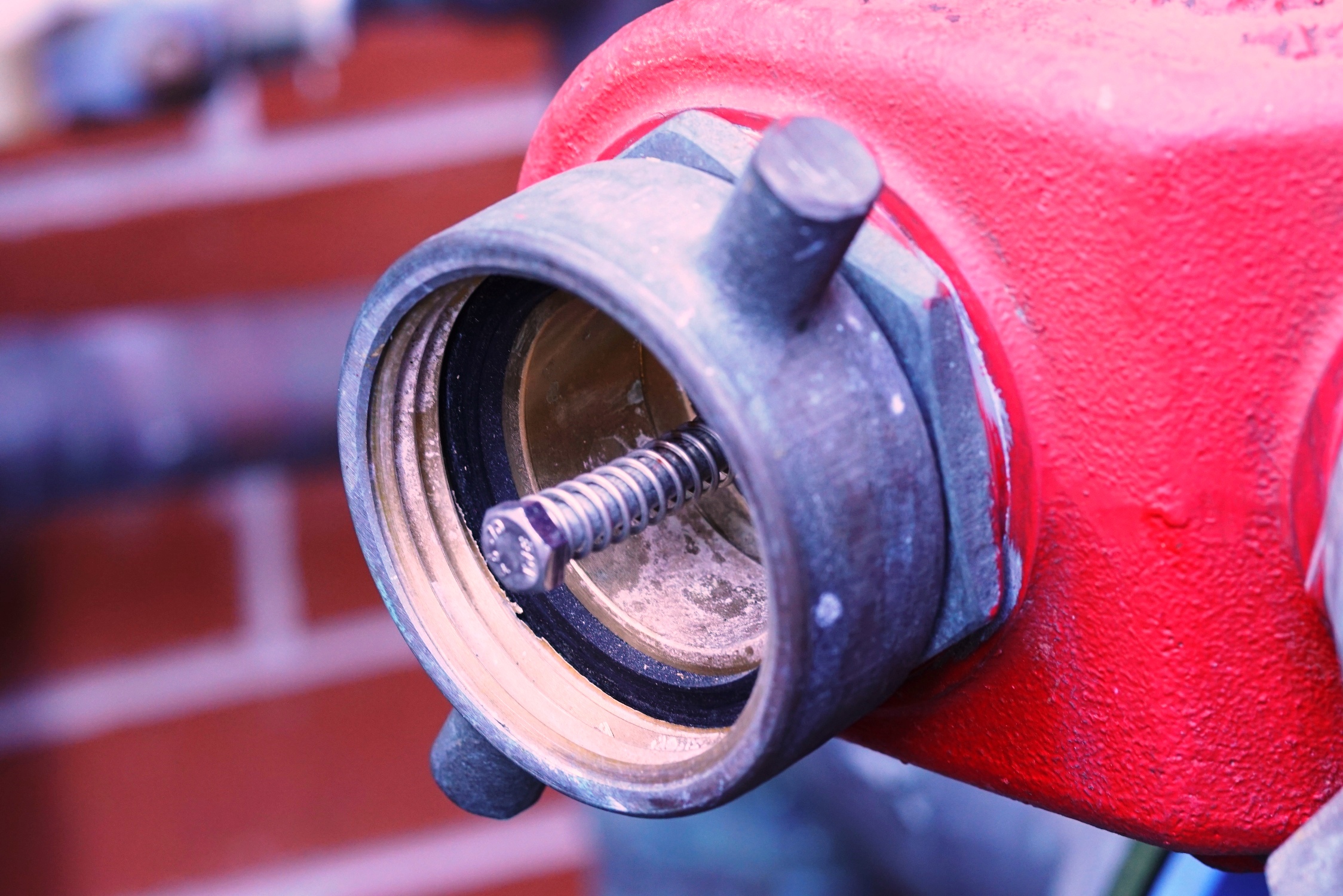 Fire brigade thread inlet