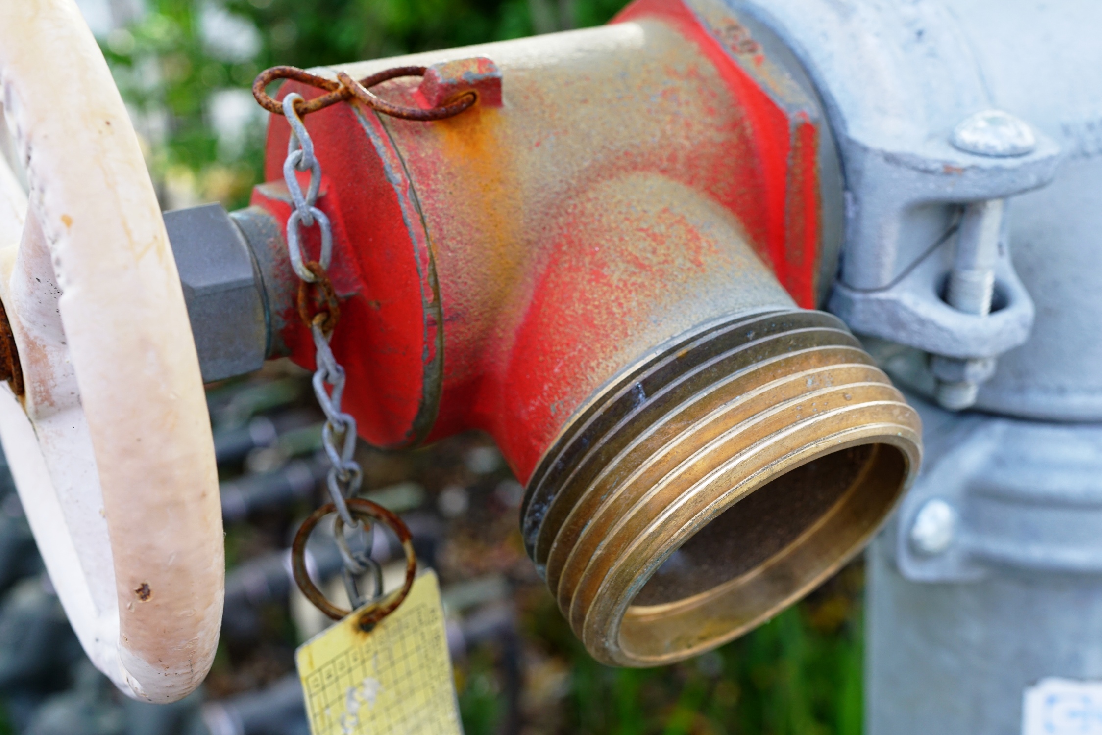 Fire brigade thread hydrant outlet