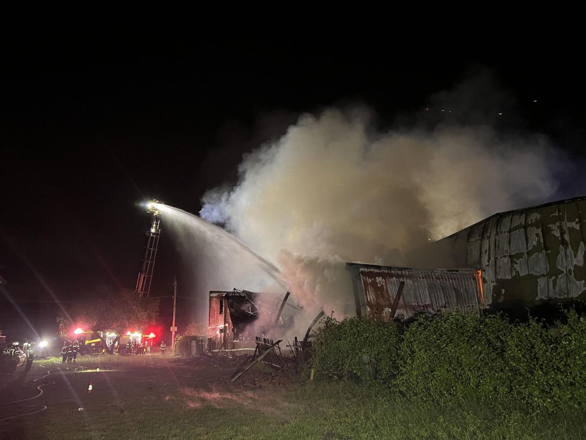 Investigators probe major warehouse fire - Fire and Rescue NSW