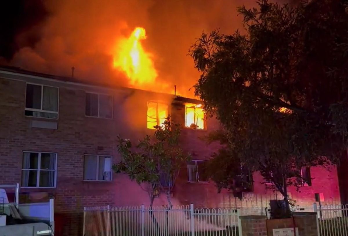 Unit Complex Fire 15 people evacuated as fire engulfs unit complex - Fire and Rescue NSW